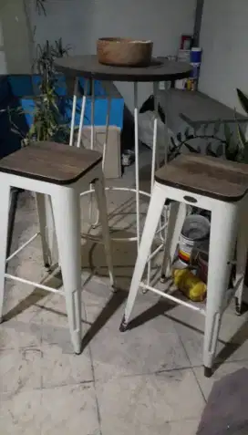 Meja bar + 2 kursi bar merk informa