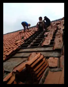 Jasa perbaikan atap rumah bocor genteng dak beton bongkar pasang atap