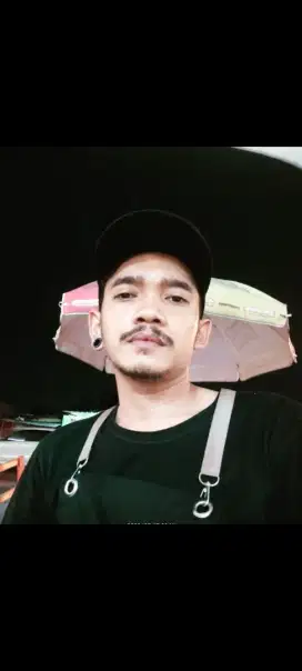 Punya SIM A kali aja ada loker supir atau di cafe.