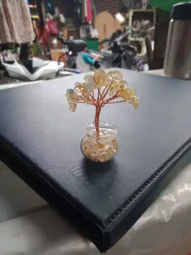 Barang antik pohon mini dari batu golden citrine