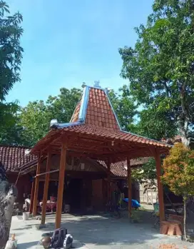 Wuwungan rumah anda