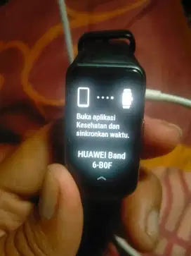 Jam tangan kesehatan digital Huawei Band 6