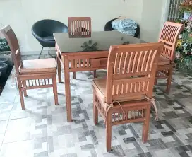 Meja Makan Kayu Jati