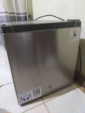 Dijual CEPAT MURAH !!! GEA Kulkas Portable mini Bar RS-06DR - Silver