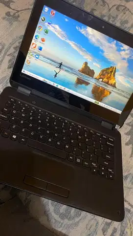 Laptop Lenovo Yoga 300e