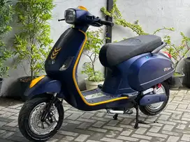 Vespa listrik merk uwinfly jarang pake seperti baru