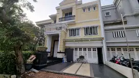 RUMAH DENGAN LAKE VIEW DI CLUSTER BGM AKASIA POSISI HOOK