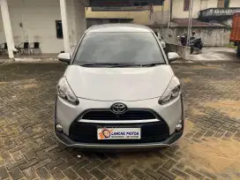 Toyota Sienta V 1.5 MT