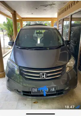 Honda Freed Tahun 2010 Warna Abu-Abu