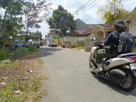 DEKAT PINTU  KAMPUS UII JL KALIURANG