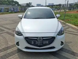 Mazda 2 R putih KM 72 RB