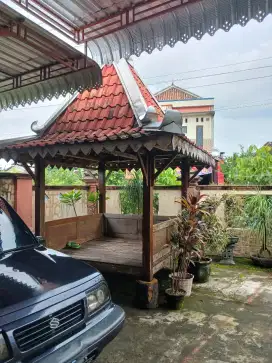 Gazebo Lawasan Antik