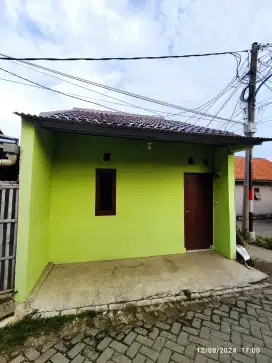 Rumah Baru dikontrakan - belakang komplek Banjar Wijaya Tangerang