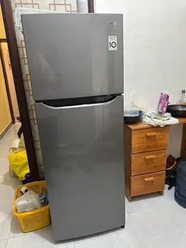 Kulkas dan freezer seperti baru