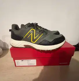 Sepatu Trail Running New Balance Original, Olive, 44