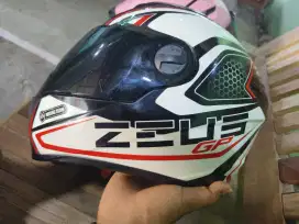 Di jual Helm Zeus