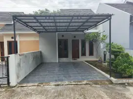 Disewakan Tahunan Rumah dengan CARPORT LEBAR