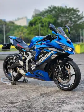 Kawasaki ZX25R ABS Biru