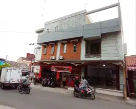 Ruko pinggir jalan raya jebres solo