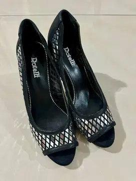 Sepatu Hak Tinggi Wanita Rotelli Hitam