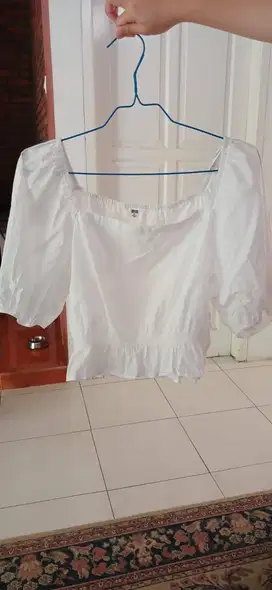 Baju wanita merk Uniqlo leher lebar (ori like new)