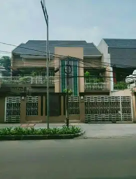 Dijual Rumah Mewah 3 Lantai Siap Huni di Kebayoran baru