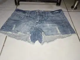 Celana pendek anak cewek, size 5678thn, ada 2pcs, LP35cm P30cm, nego
