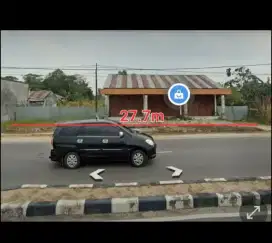 Lokasi antara kota dan airport cocok untuk showroom/ gudang