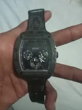 Jam tangan pria guess