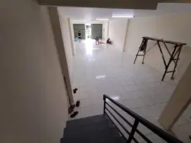 Ruko 3lantai.Pinggir Jalan strategis Pahlawan Revolusi. Sudah Renovasi