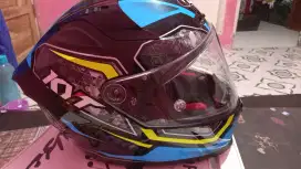 Jual helm KYT striker