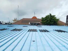 Perbaikan atap villa bocor