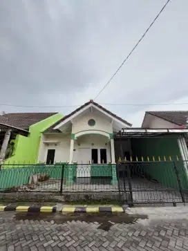 Disewakan rumah istimewa 2 lantai dekat Alun2 Kidul