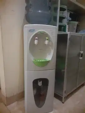 Dijual Dispenser miyako standing galin atas