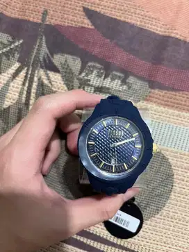 Jam tangan Versace