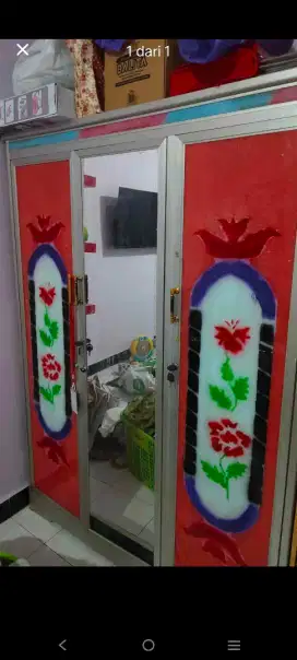 Lemari kaca 3 Pintu