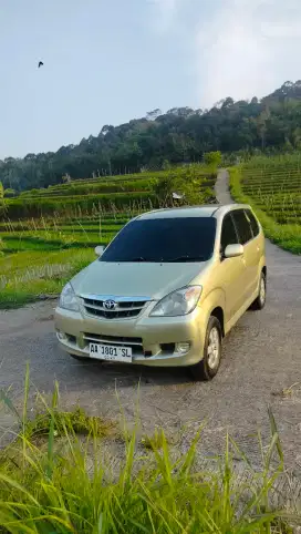 Toyota avanza minibus