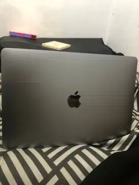 MacBook air 2019 8/128 bekas