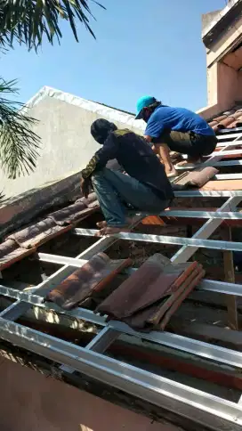Pasang atap baja ringan