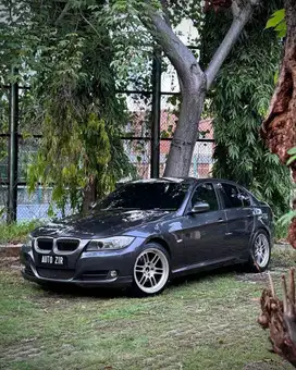 BMW 320i LCi 2010 e90