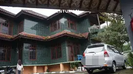 Villa Puncak Parkir Luas Cisarua Bogor Jawa Barat