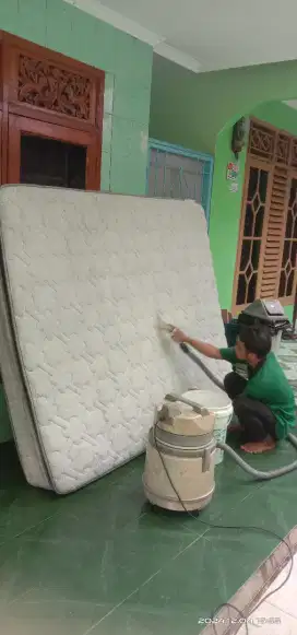 Jasa cuci kasur matras sepringbed cuci sofa karpet dan lain lain.