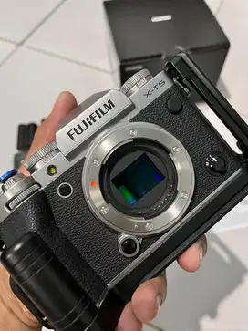 Fujifilm X-T5 body only lengkap mulus banyak bonus