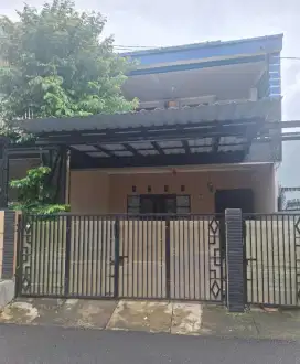 Disewakan rumah 2 lantai dekat PKP dan Lapangan Tembak cibubur