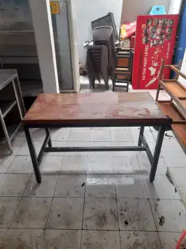 Meja cafe kayu lapis besi