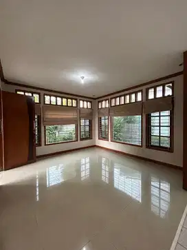 Dijual Cepat Rumah Villa  di Cipaku Indah