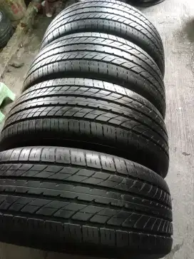 Toyo tranpath 235 50 R18