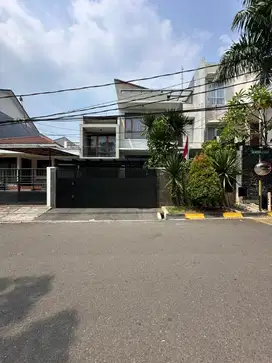 FOR SALE PONDOK INDAH DEPAN TAMAN