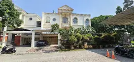 Rumah Mewah 2½ Lantai, Posisi Hoek, Pantai Indah Kapuk