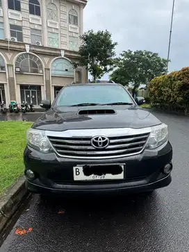 Toyota Fortuner VNT 2.5 Diesel Automatic Hitam th 2013 Tangan Pertama